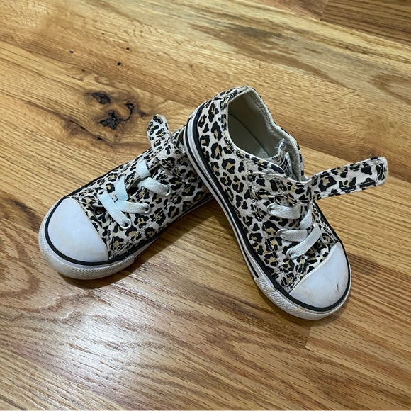 CONVERSE Chuck Taylor All Star Leopard Sneaker | Toddler size 8 - Picture 3 of 6